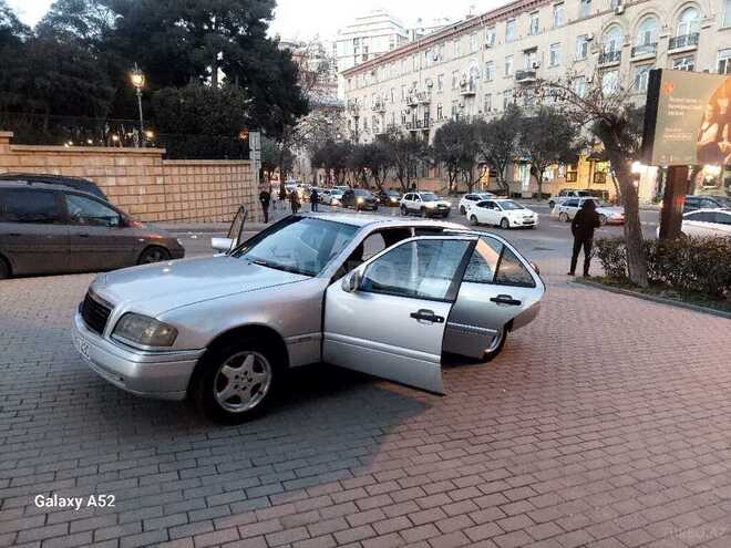 Mercedes C 220 1994, 283,000 km - 2.2 л - Bakı