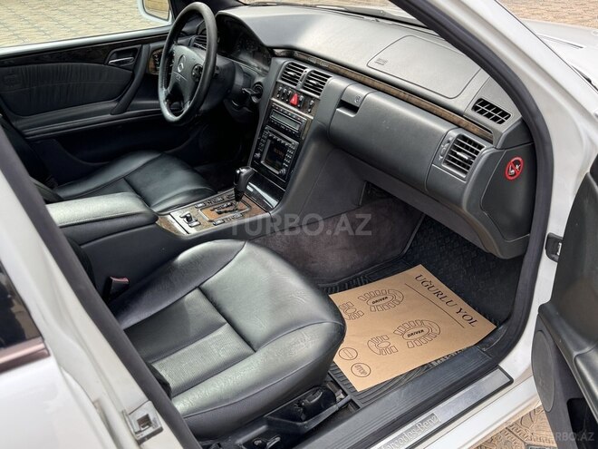 Mercedes E 240 2000, 239,000 km - 2.4 л - Bakı