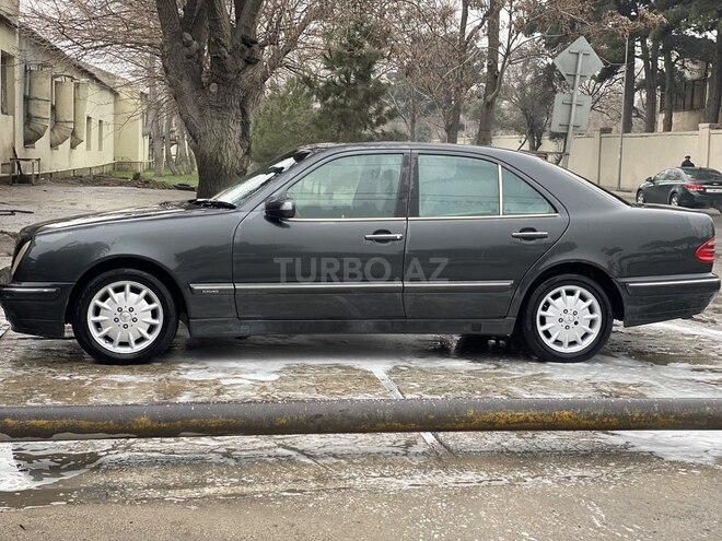 Mercedes E 240 2000, 300,000 km - 2.4 л - Bakı