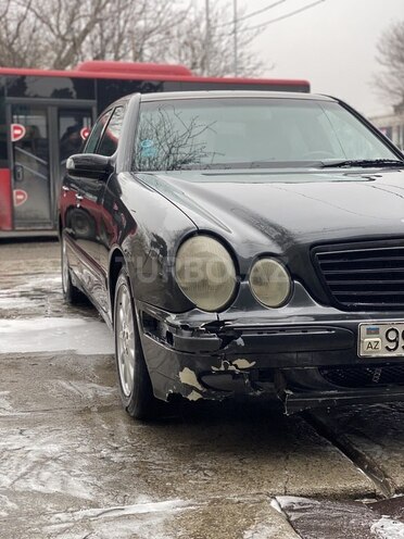Mercedes E 240 2000, 300,000 km - 2.4 л - Bakı