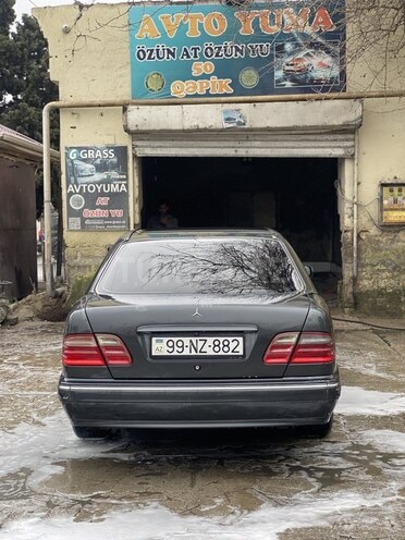 Mercedes E 240 2000, 300,000 km - 2.4 л - Bakı