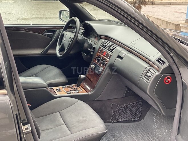 Mercedes E 240 2000, 300,000 km - 2.4 л - Bakı