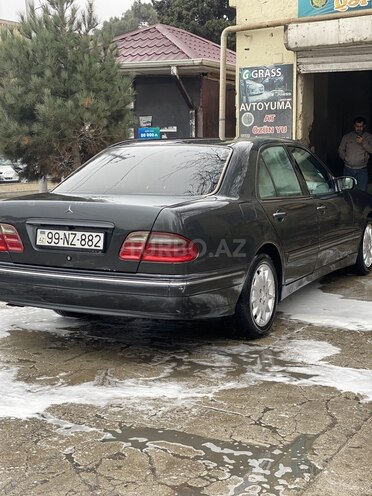 Mercedes E 240 2000, 300,000 km - 2.4 л - Bakı