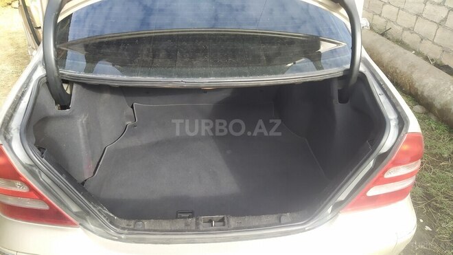Mercedes C 240 2001, 339,000 km - 2.6 l - Xudat