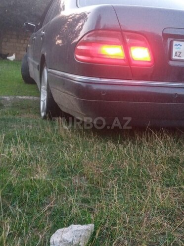 Mercedes E 240 1998, 250,000 km - 2.4 l - Göyçay