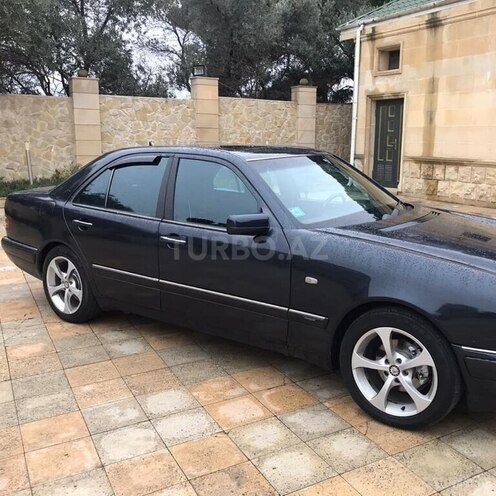 Mercedes E 240 1998, 398,741 km - 2.4 л - Naftalan