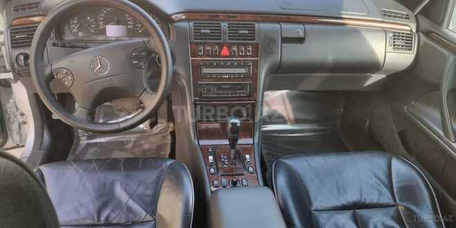 Mercedes E 240 2001, 393,495 km - 2.4 l - Sabirabad