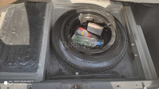 Mercedes E 240 2001, 393,495 km - 2.4 l - Sabirabad