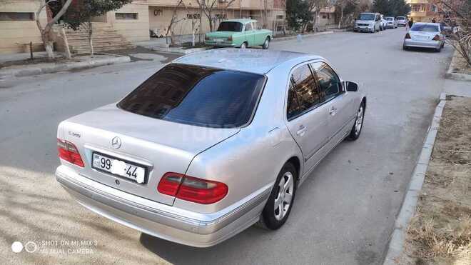 Mercedes E 240 2001, 393,495 km - 2.4 l - Sabirabad