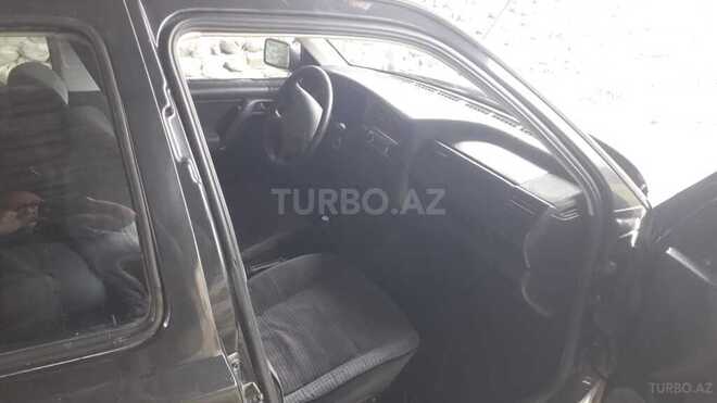 Volkswagen Golf 1992, 200,000 km - 1.6 l - Qax