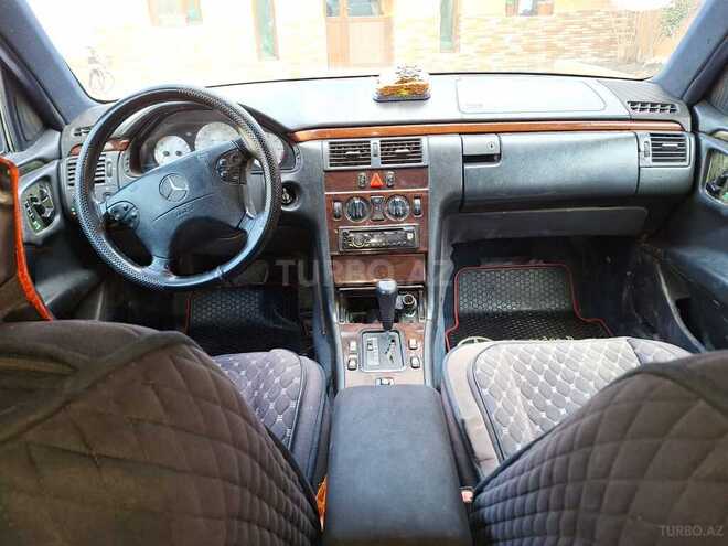 Mercedes E 230 1996, 350,000 km - 2.3 l - Yevlax
