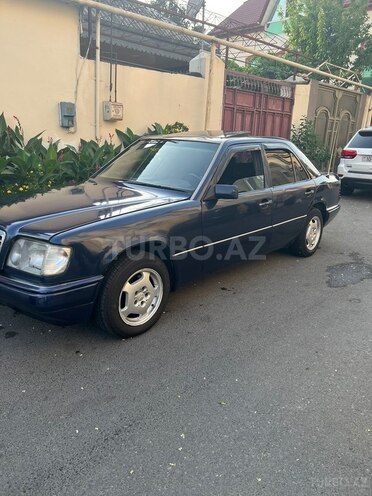 Mercedes E 220 1995, 250,000 km - 2.2 l - Bakı