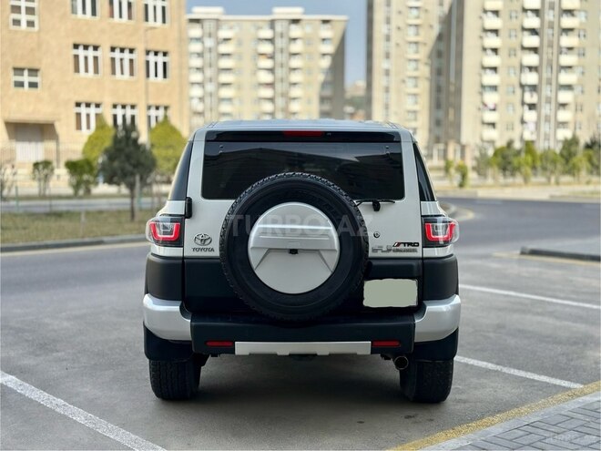 Toyota FJ Cruiser 2008, 289,000 km - 4.0 l - Bakı
