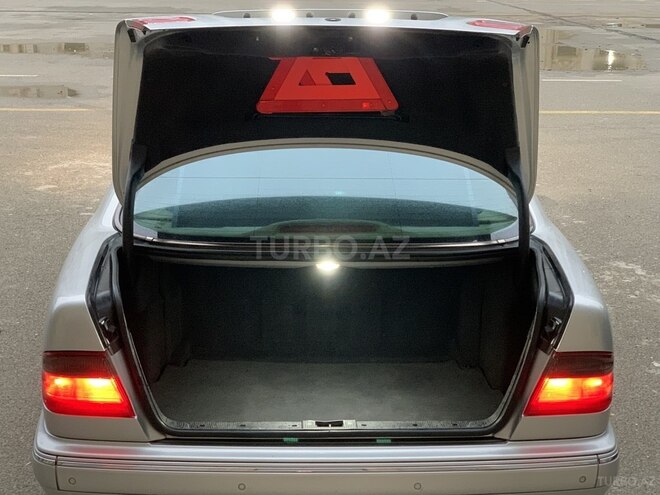 Mercedes E 320 2001, 376,874 km - 3.2 l - Bakı