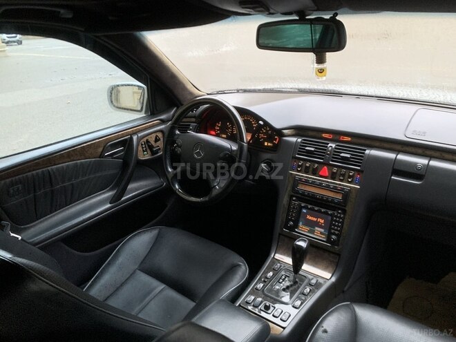 Mercedes E 320 2001, 376,874 km - 3.2 l - Bakı