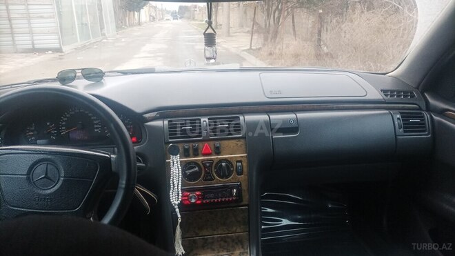 Mercedes E 240 1997, 397,285 km - 2.4 l - Bakı