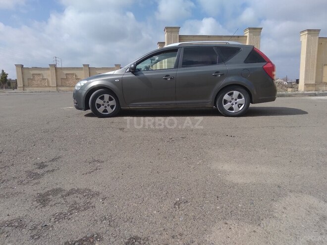 Kia Ceed 2009, 340,800 km - 1.6 l - Salyan