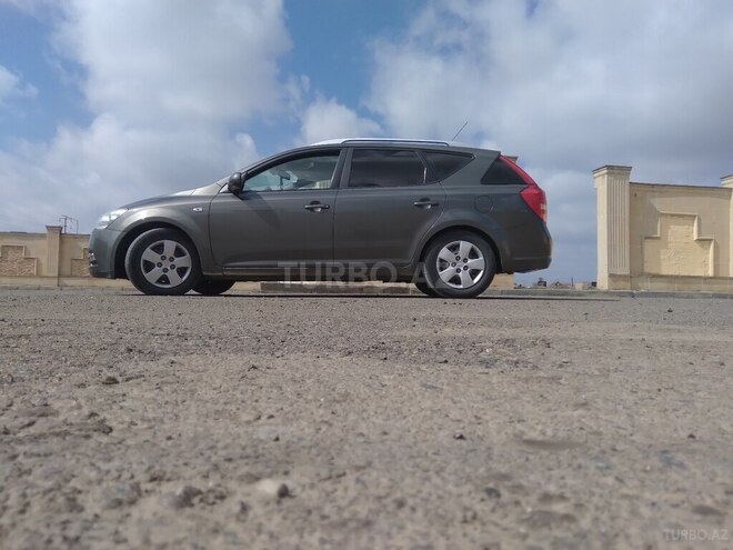 Kia Ceed 2009, 340,800 km - 1.6 l - Salyan