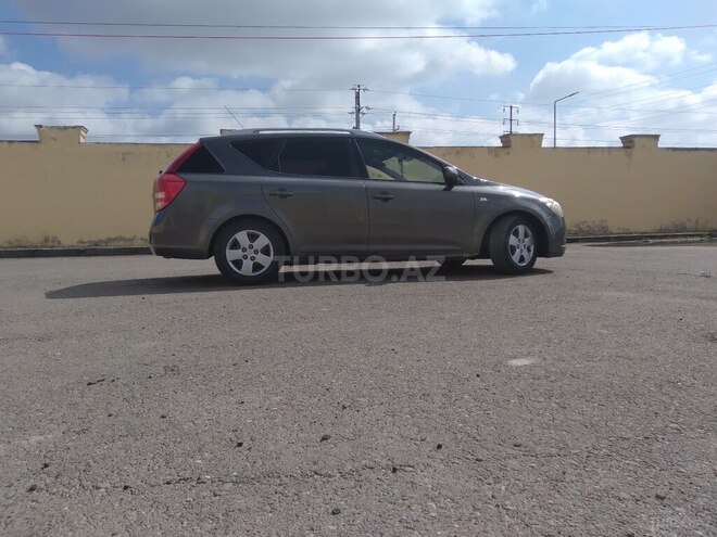 Kia Ceed 2009, 340,800 km - 1.6 l - Salyan