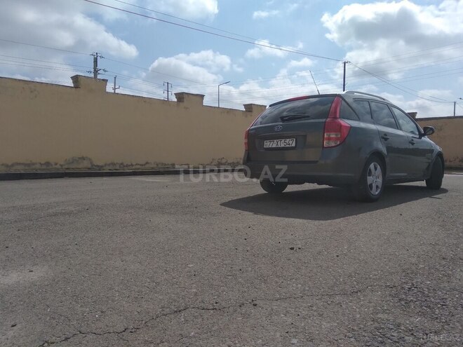 Kia Ceed 2009, 340,800 km - 1.6 l - Salyan