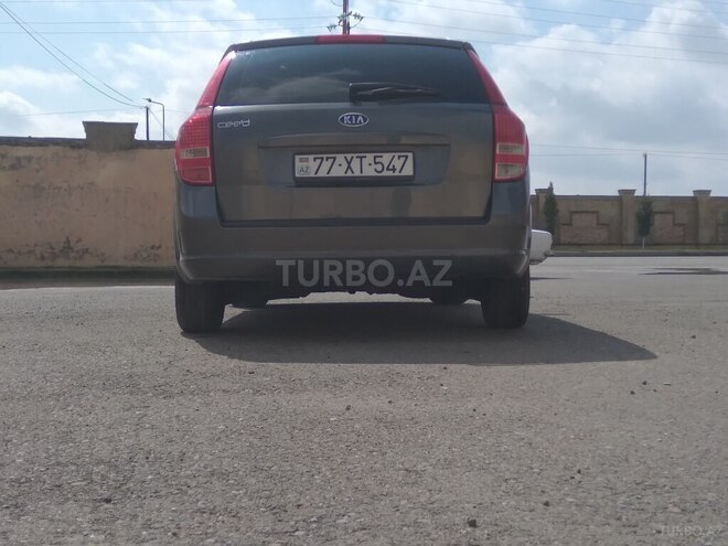 Kia Ceed 2009, 340,800 km - 1.6 l - Salyan