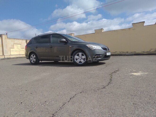 Kia Ceed 2009, 340,800 km - 1.6 l - Salyan