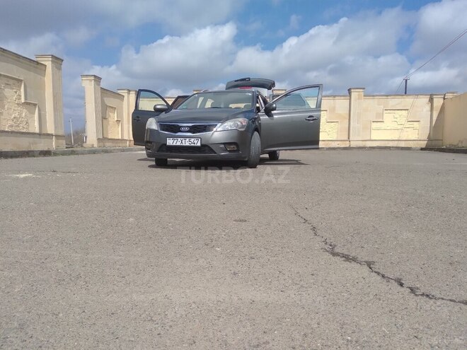 Kia Ceed 2009, 340,800 km - 1.6 l - Salyan