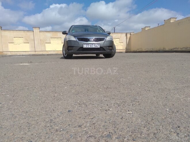 Kia Ceed 2009, 340,800 km - 1.6 l - Salyan