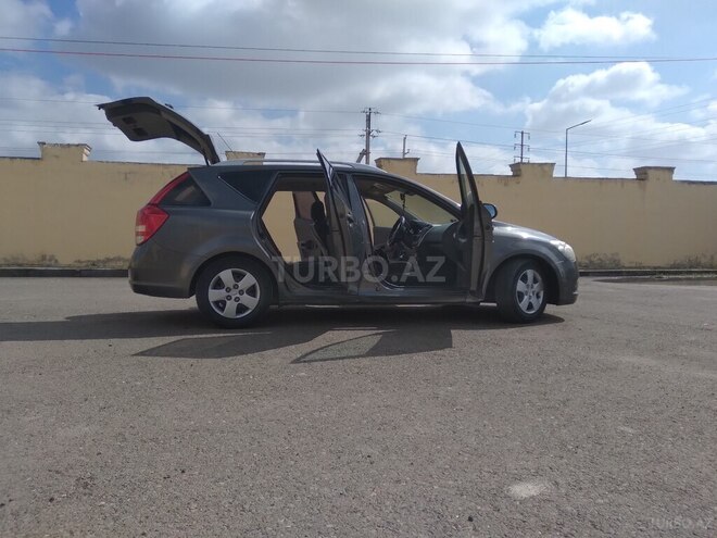 Kia Ceed 2009, 340,800 km - 1.6 l - Salyan