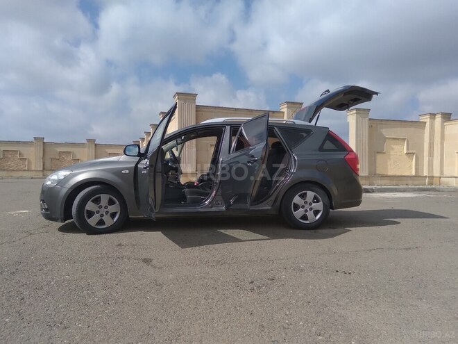 Kia Ceed 2009, 340,800 km - 1.6 l - Salyan