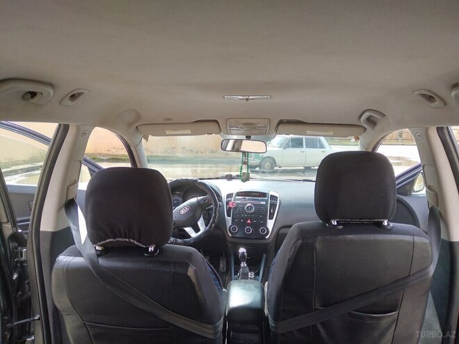 Kia Ceed 2009, 340,800 km - 1.6 l - Salyan