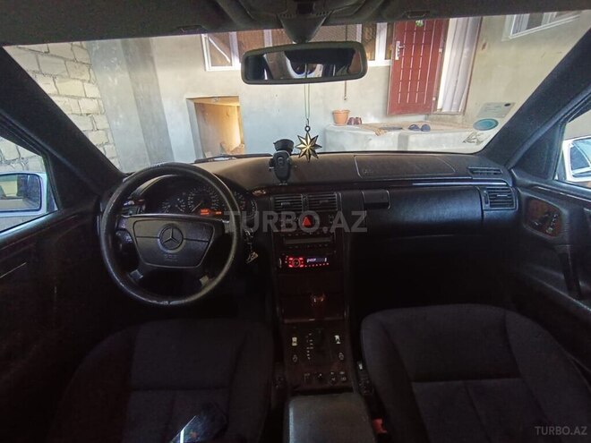 Mercedes E 280 1997, 400,000 km - 2.8 l - Qazax