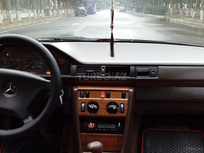 Mercedes E 220 1992, 321,450 km - 2.2 l - Sumqayıt