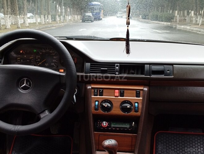 Mercedes E 220 1992, 321,450 km - 2.2 l - Sumqayıt
