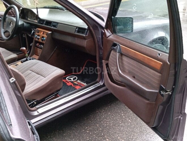Mercedes E 220 1992, 321,450 km - 2.2 l - Sumqayıt