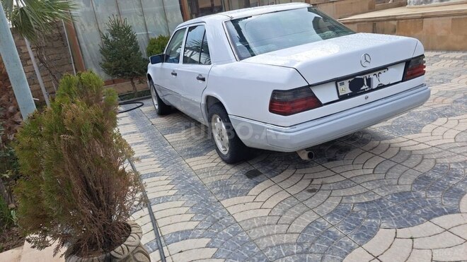 Mercedes E 200 1992, 366,000 km - 2.0 l - Bakı