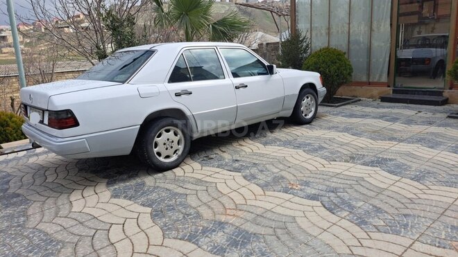 Mercedes E 200 1992, 366,000 km - 2.0 l - Bakı
