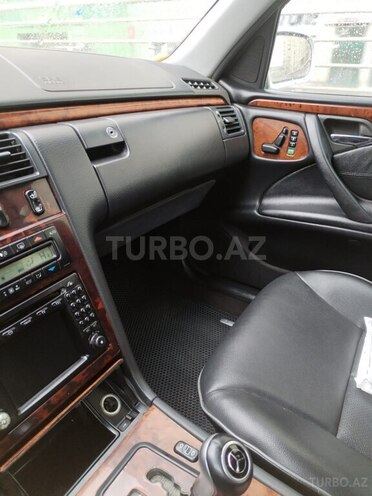 Mercedes E 240 2001, 262,818 km - 2.4 l - Bakı
