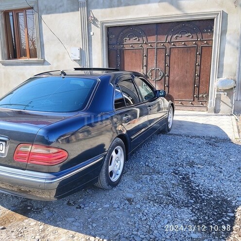 Mercedes E 270 2000, 527,854 km - 2.7 l - Qazax