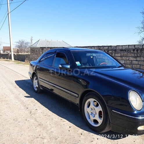 Mercedes E 270 2000, 527,854 km - 2.7 l - Qazax