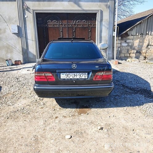Mercedes E 270 2000, 527,854 km - 2.7 l - Qazax