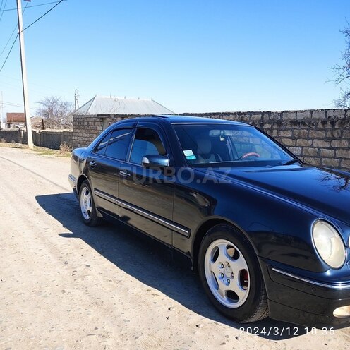 Mercedes E 270 2000, 527,854 km - 2.7 l - Qazax