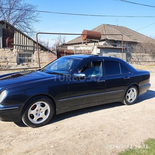 Mercedes E 270 2000, 527,854 km - 2.7 l - Qazax
