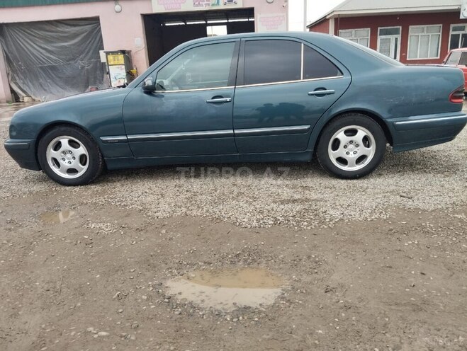 Mercedes E 220 2000, 389,000 km - 2.2 l - Sabirabad
