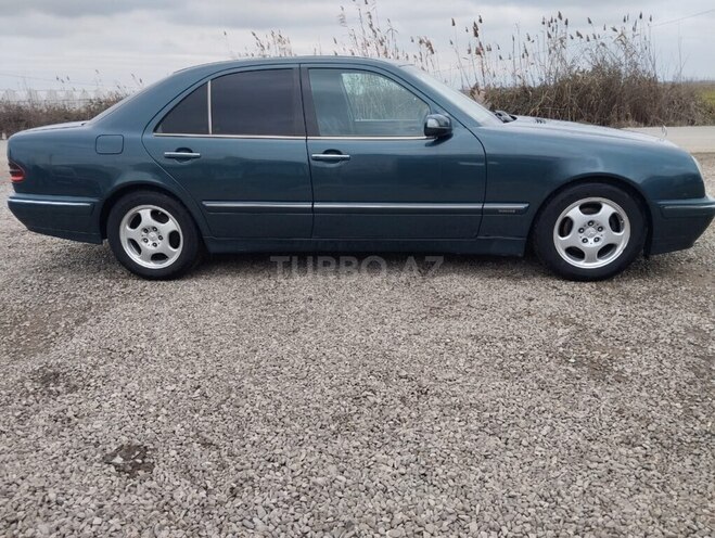 Mercedes E 220 2000, 389,000 km - 2.2 l - Sabirabad