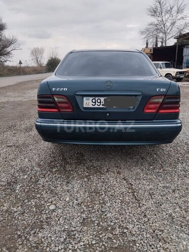 Mercedes E 220 2000, 389,000 km - 2.2 l - Sabirabad