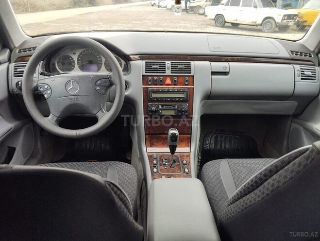 Mercedes E 220 2000, 389,000 km - 2.2 l - Sabirabad