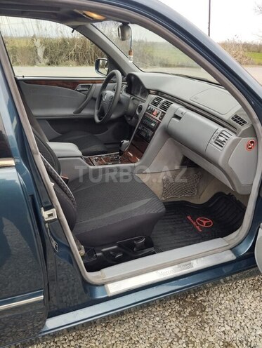 Mercedes E 220 2000, 389,000 km - 2.2 l - Sabirabad