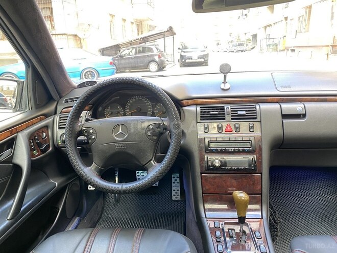 Mercedes E 320 2001, 210,000 km - 3.2 l - Bakı