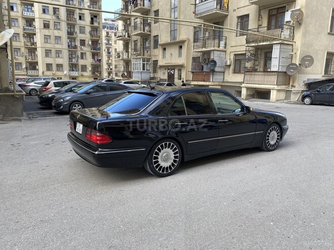 Mercedes E 320 2001, 210,000 km - 3.2 l - Bakı